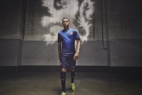 开yun官网-“飞盘赛事：成都三叉湖赛场上空中对抗高潮迭起”