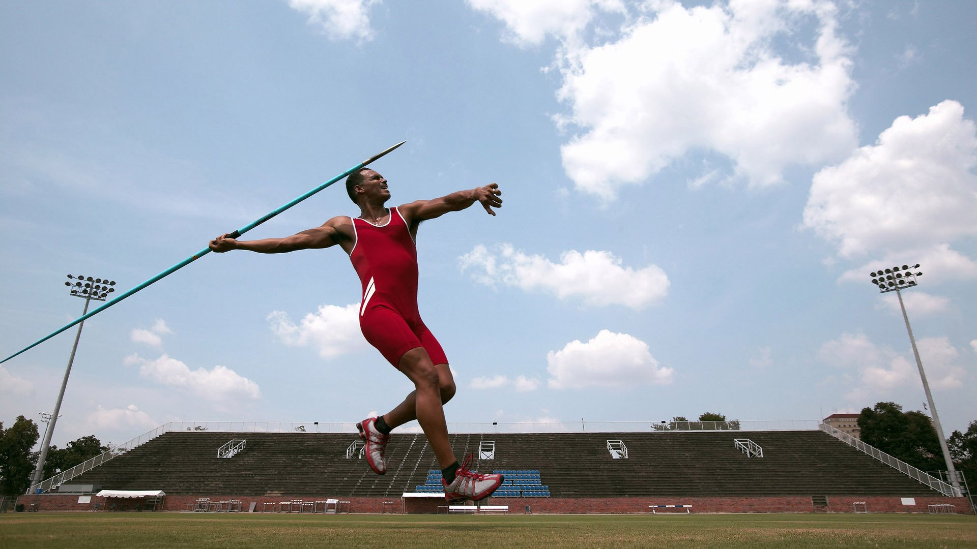 开云官方下载-“胡利安·门德斯的进攻与防守双重威胁，助力美洲狮队实现突破”