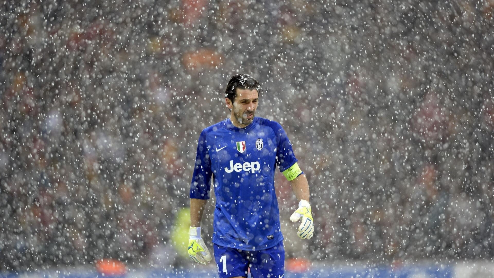 库里展示训练伤疤称每场球都值得，库里训练集锦